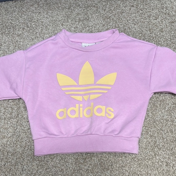 Adidas Lavender purple and Yellow Logo Sweatshirt brand new w/o tags - Picture 1 of 4